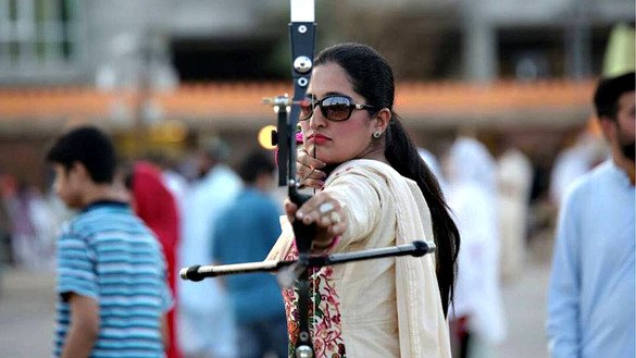 A woman participates in the archery competition at the Hunar Mela May 9. [Shahbaz Butt]