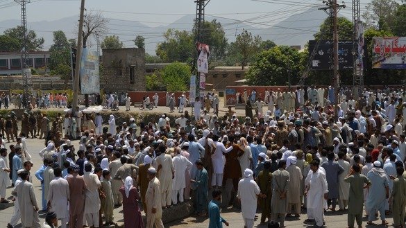 Pakistanis protest electricity cuts during Ramadan