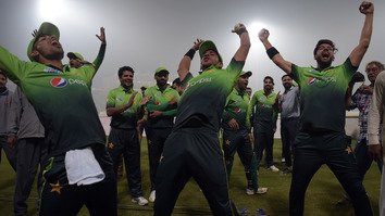 Pakistan celebrates return of international cricket