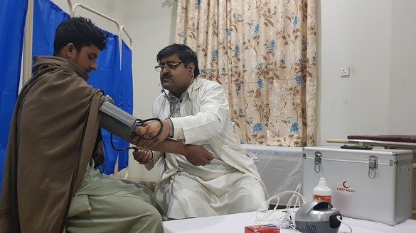A doctor at the Pajagi shelter home examines a patient December 15. [Danish Yousafzai]