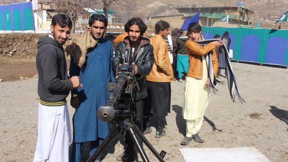 Students inspect an old Pakistani army machine gun on display as part of their visit to the Tirah Valley February 4. [Courtesy Muhammad Ahil]