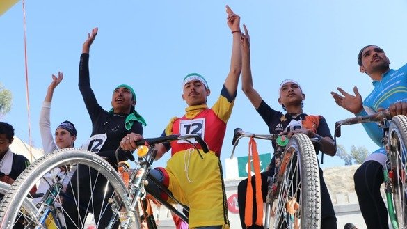 مہمند ڈسٹرکٹ میں 22 مارچ کو ایک ریس سے پہلے سائیکل سواروں کو دیکھا جا سکتا ہے۔ ]عالمگیر خان[
