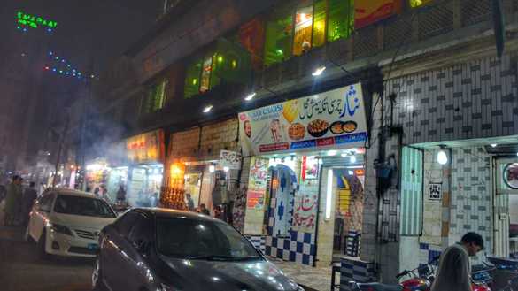 یکم ستمبر کو پشاور میں ریستورانوں کو دیکھا جا سکتا ہے۔ [عالمگیر خان]
