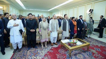 د حکومتي سکالرشپونو موخه د کمذورو او حساسو ځوانانو سره مرسته کول او د افراطیت مخه نيول دي