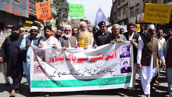 Peshawar businesses, Anti Narcotics Force team up for 'Ice Free Week'