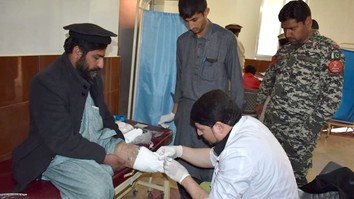 دہشت گردی میں بچ جانے والا قبائلی علاقوں کے معذوروں کی مدد کے لیے کوششوں میں شریک