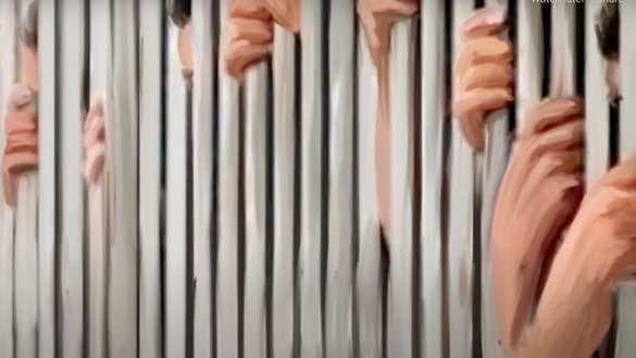 شام کی انکوائری کے کمیشن کی رپورٹ: ’شام میں قیدخانوں میں خلاف ورزیاں‘ کی ایک ویڈیو پرزنٹیشن سے ایک سکرین شاٹ میں شام میں قیدیوں کی ایک مثال دکھائی گئی ہے۔